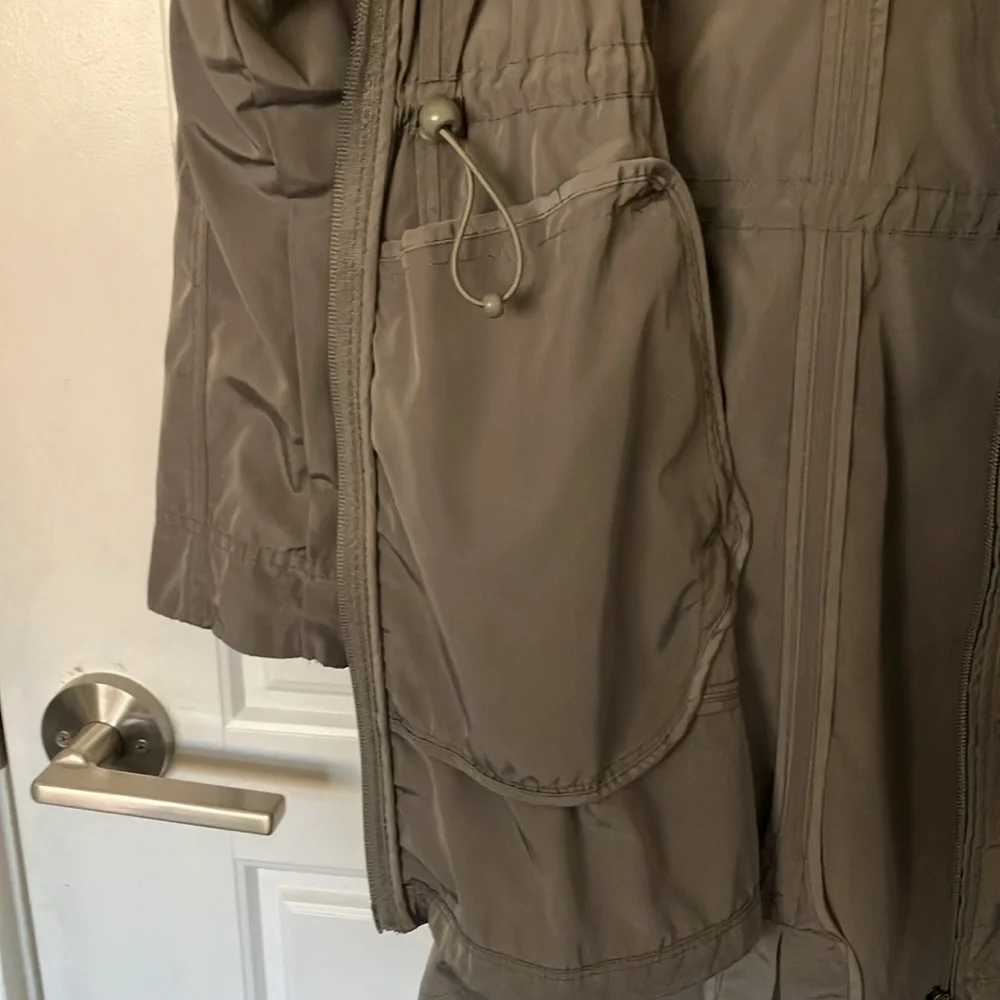 Athleta Gray Lightweight Hooded Spring Jacket LIKE NEW - Picture 8 of 8